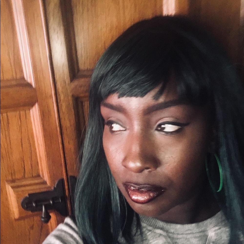 Meet your Posher, Ebony